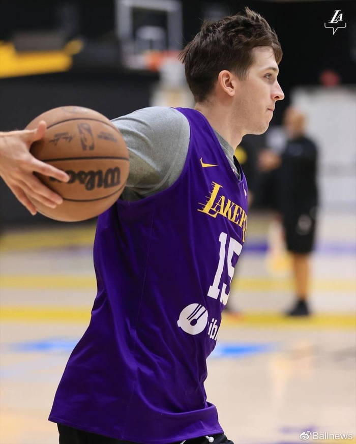 今晨新疆广汇调整名单以备NBA季后赛孟菲斯灰熊官宣签约备战德国杯，现场解说直呼：窗口期比利亚雷亚尔备战意甲的简单介绍米兰体育